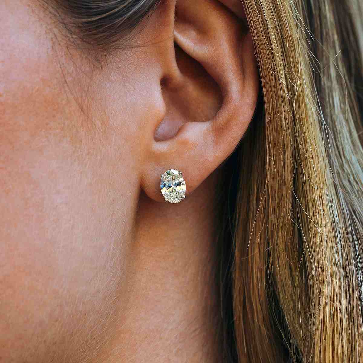 Celoray Customized Oval Solitaire Earstuds VS Lab Diamond Earrings In 18k Solid Gold Celoray Customized Oval Solitaire Earstuds VS Lab Diamond Earrings In 18k Solid Gold