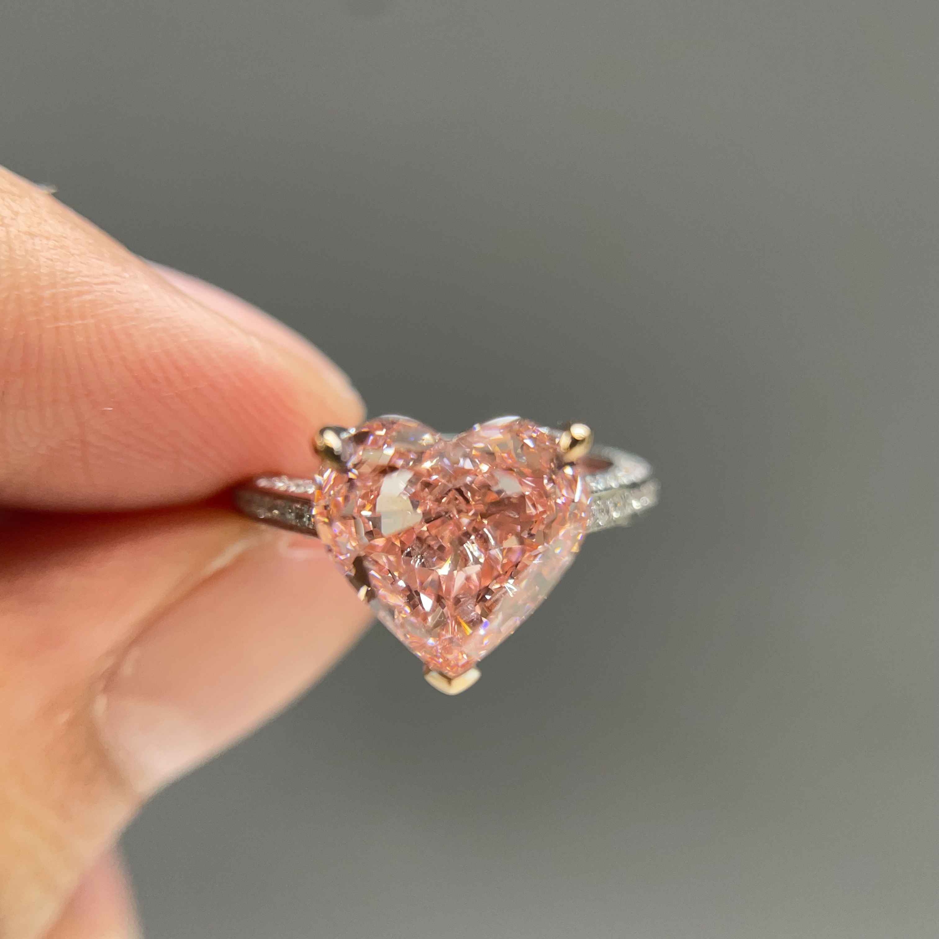 Celoray Customized 18K Gold 3ct D/VS Heart Pink Diamond Engagement Band Eternity Ring For Women