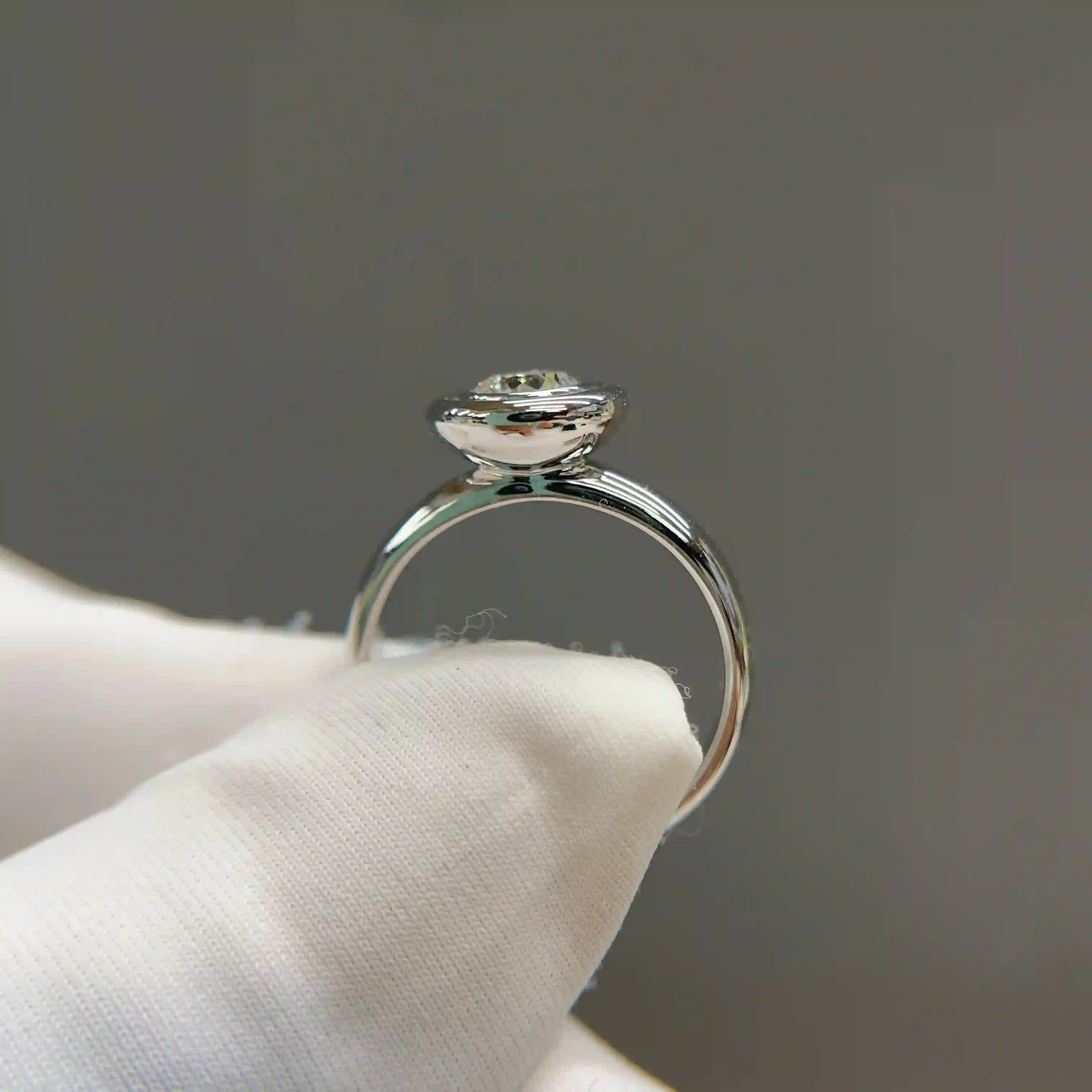 Celoray Custom 9K White Gold Bezel Setting Solitaire Diamond Engagement Ring with Plain Wedding Band (5) Celoray Custom 9K White Gold Bezel Setting Solitaire Diamond Engagement Ring with Plain Wedding Band (7)