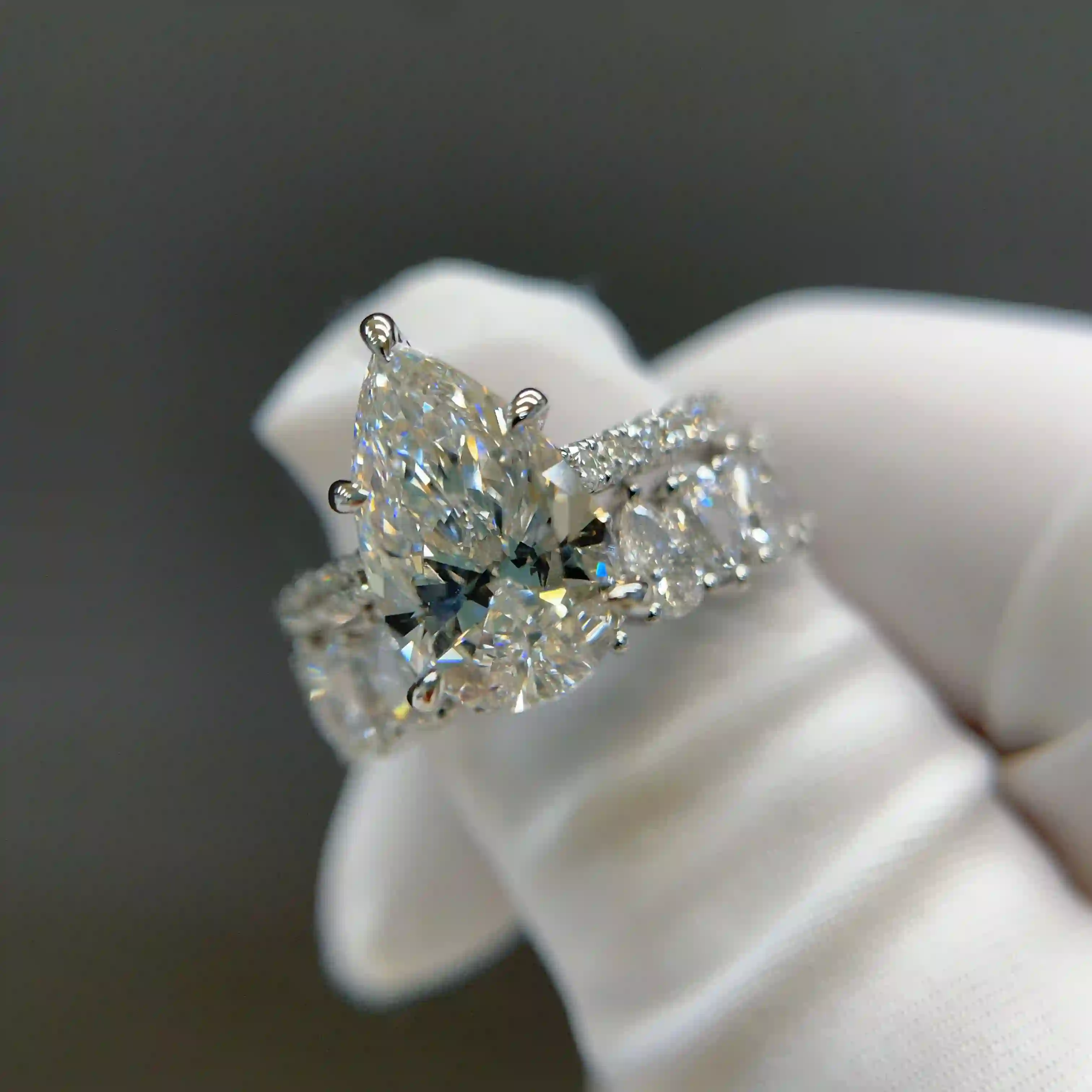 Celoray Custom 18K White Gold 3CT IGI Certificated Pear Diamond Engagement Ring with Pear Diamond Pave Wedding Band (3) Celoray Custom 18K White Gold 3CT IGI Certificated Pear Diamond Engagement Ring with Pear Diamond Pave Wedding Band