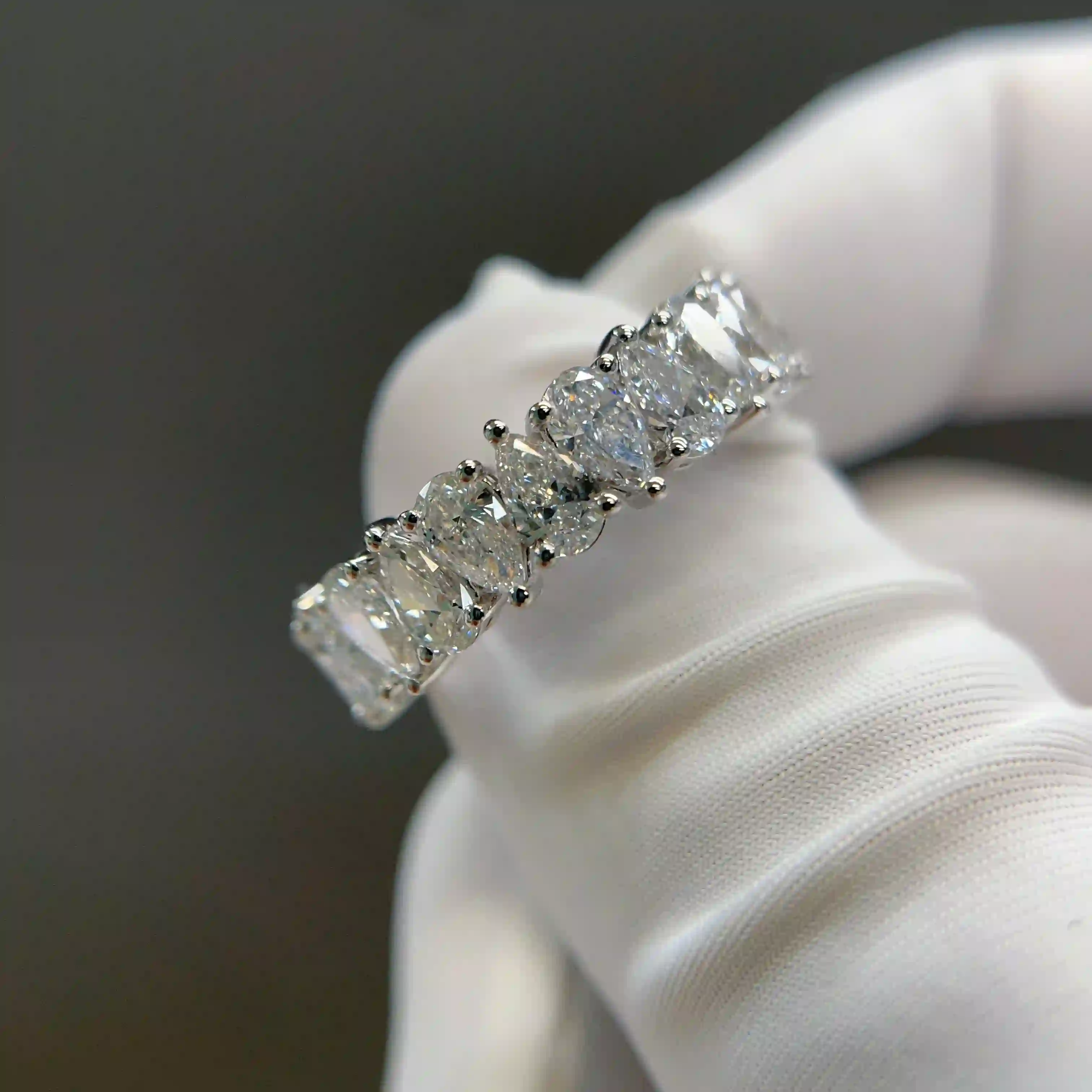 Celoray Custom 18K White Gold 3CT IGI Certificated Pear Diamond Engagement Ring with Pear Diamond Pave Wedding Band (4) Celoray Custom 18K White Gold 3CT IGI Certificated Pear Diamond Engagement Ring with Pear Diamond Pave Wedding Band