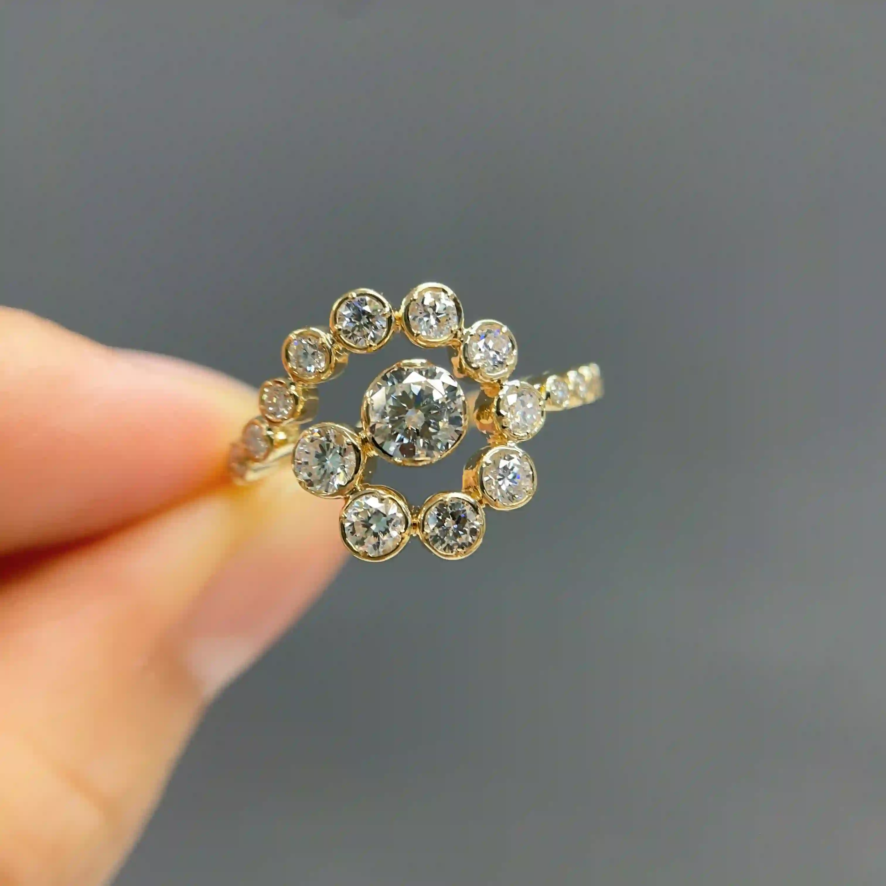 Celoray Custom 18K Yellow Gold Graduated Sunflower Diamond Ring for Women Celoray Custom 18K Yellow Gold Graduated Sunflower Diamond Ring for Women